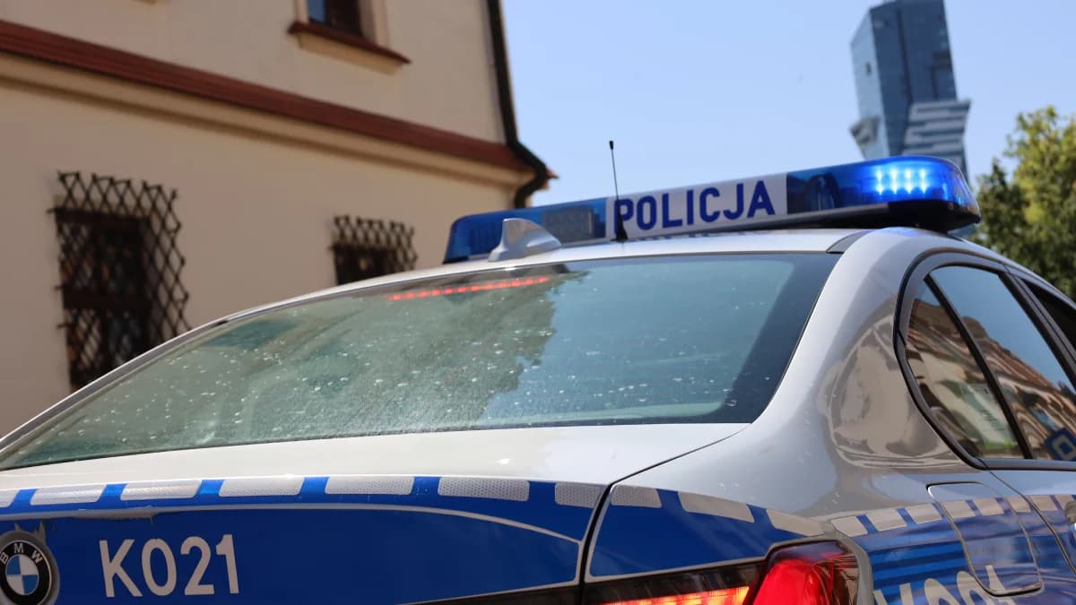 Z głową na jezdni leżał pijany 39-latek. Co wydarzyło się w nocy pod Rzeszowem?