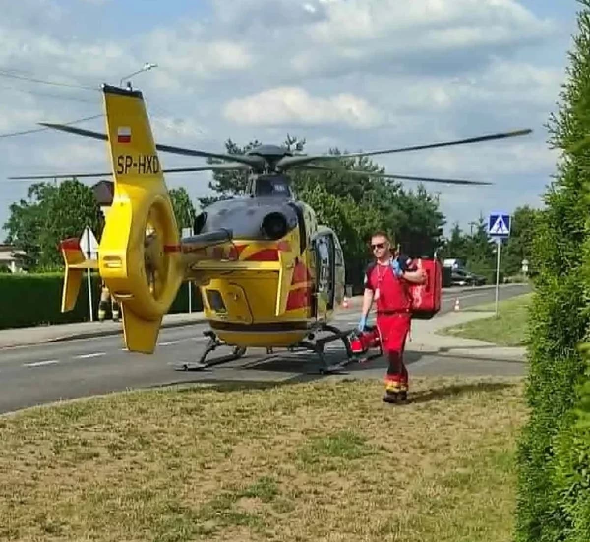 Poważny wypadek w Fabianowie. W zdarzeniu udział brało kilka osób. Lądował śmigłowiec LPR [ZDJĘCIA]