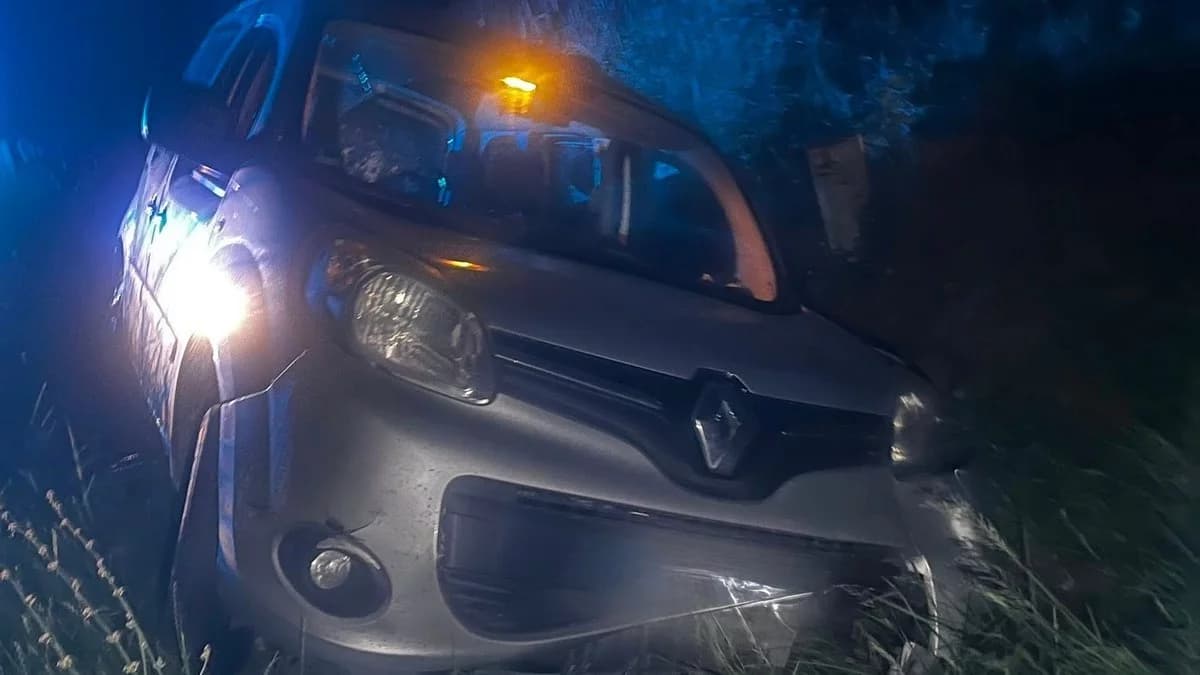 Brawura, alkohol, brak uprawień i skradzione auto w rowie. "Lista przewinień kierowcy rosła w zastraszającym tempie"