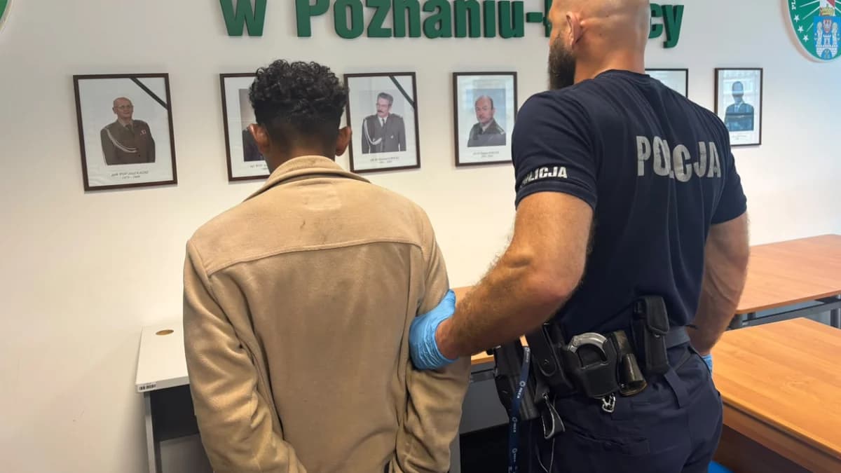 WiadomościBiegał nago po drodze krajowej, potem zdemolował pociąg Kolumbijczyk zostanie deportowany