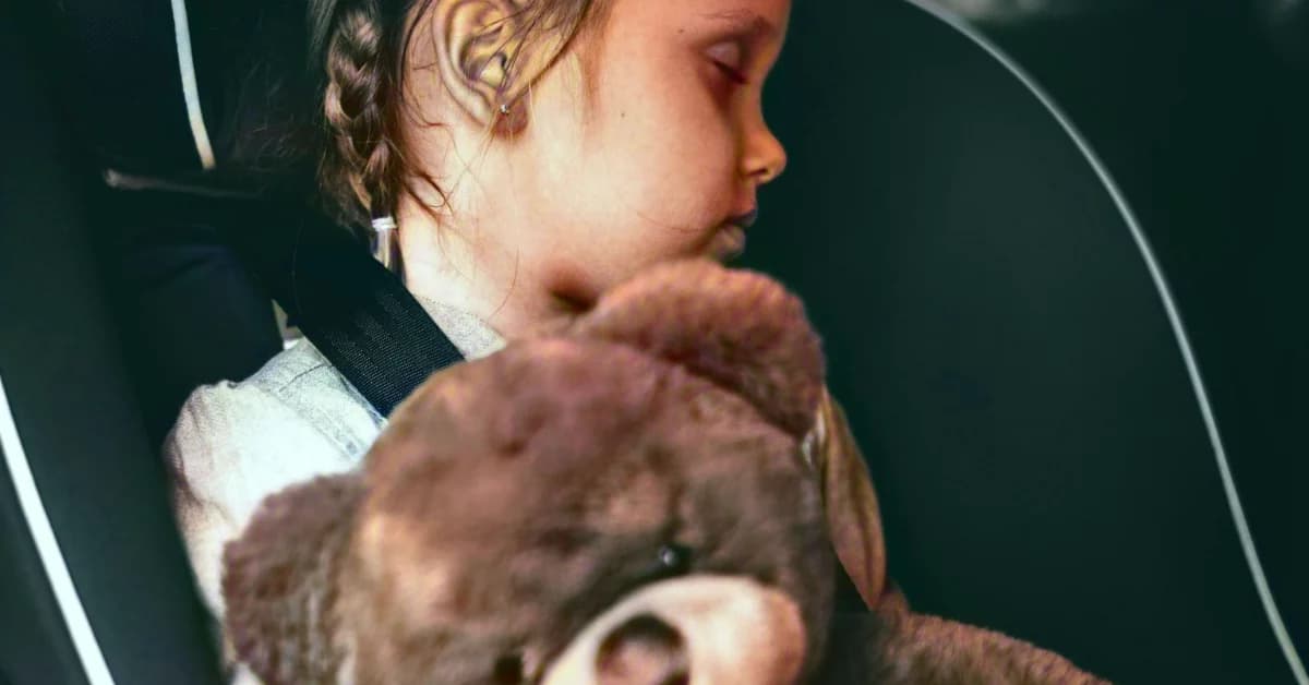 Dramatyczne zgłoszenie pod sklepem. 4-letnie dziecko zamknięte w aucie