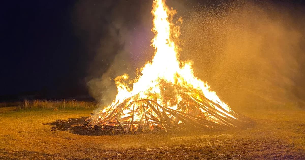 Palenie traw i nieużytków jest nielegalne i skrajnie niebezpieczne. Służby apelują o rozsądek