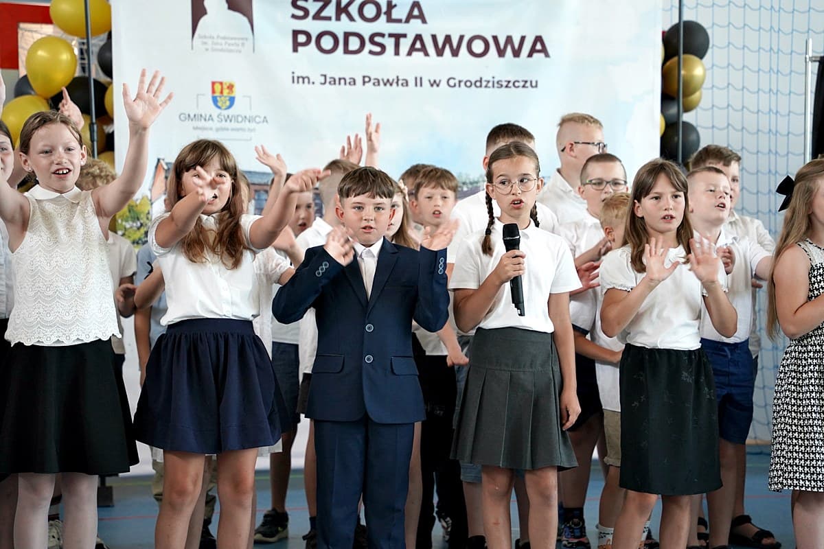 Gmina Świdnica. Uroczyście zakończono rok szkolny i pożegnano dyrektorów trzech podstawówek [FOTO]