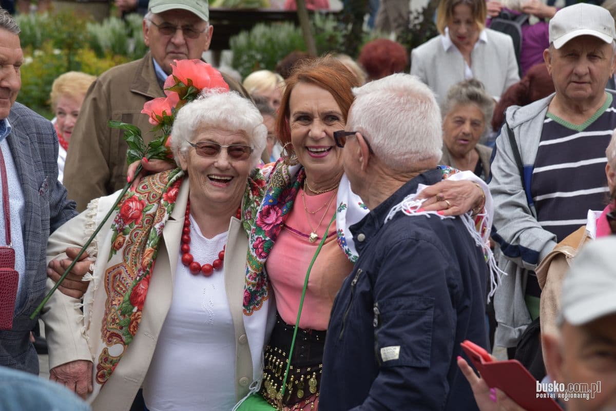 Piknik dla seniorów powiatu buskiego pod hasłem 'Razem dla Seniorów'