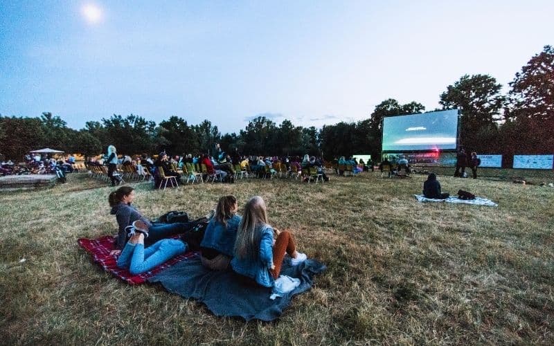 Plenerowe Kino na Leżakach w Szczecinie. Znamy program seansów na lato 2026
