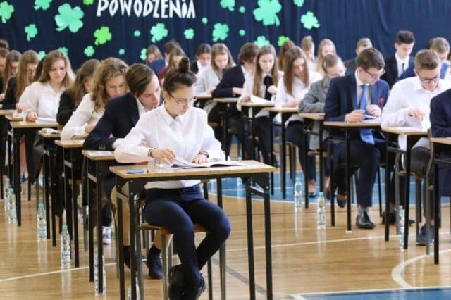 WYNIKI EGZAMINÓW ÓSMOKLASISTÓW
