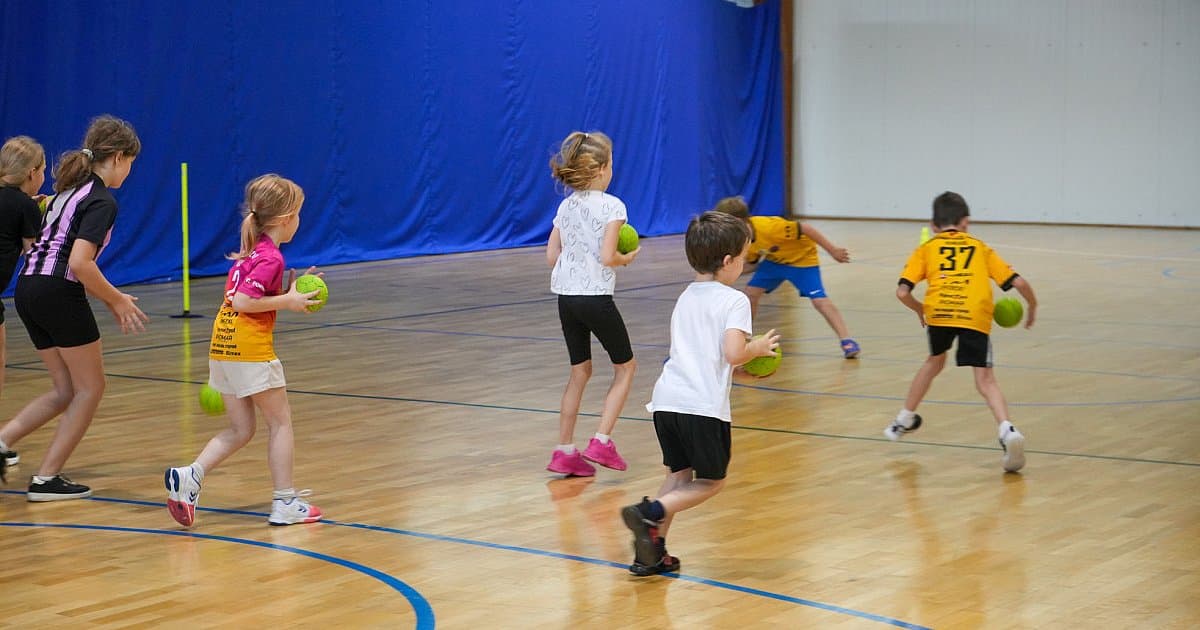 Lato na sportowo z KSSPR. Klub prowadzi zajęcia
