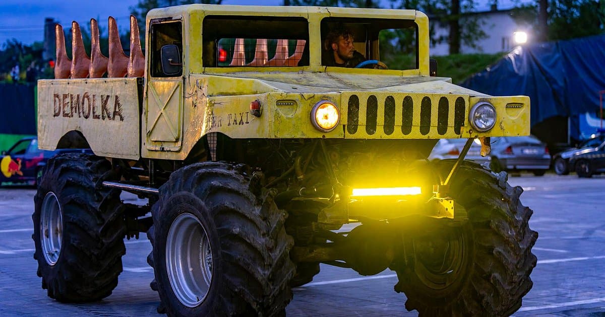 Monster Trucki i kaskaderzy. W niedzielę pokaz w Końskich