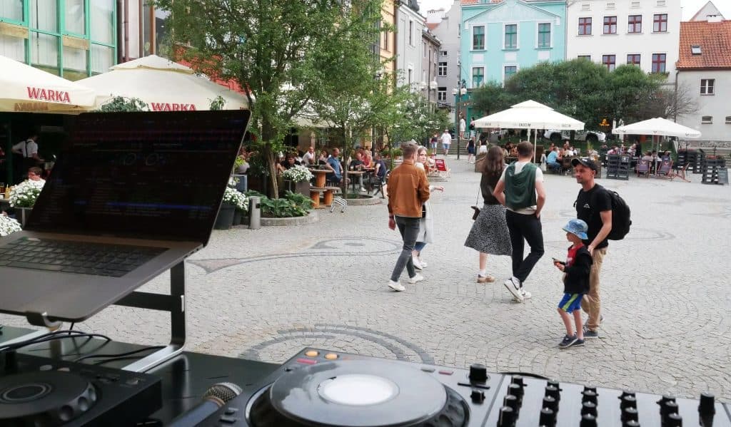 Trzech DJ-ów na scenie przy Wysokiej Bramie. Olsztyn czeka muzyczny wieczór