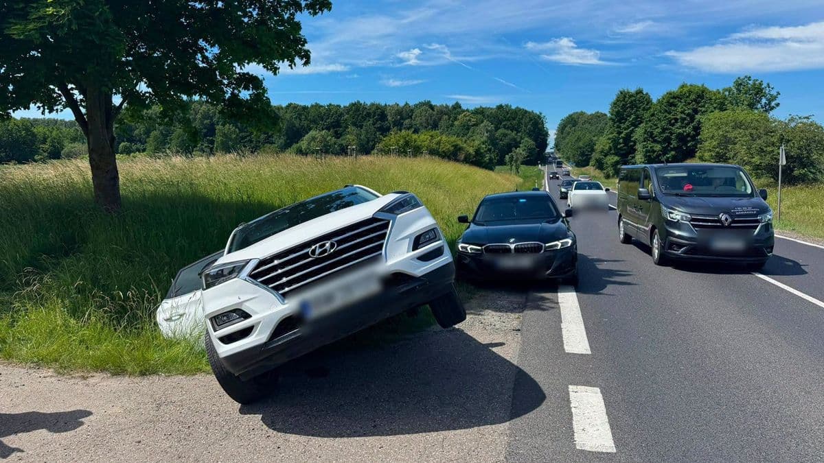 Auto samo ruszyło na DK16, gdy kierowca i pasażer wysiedli z pojazdu