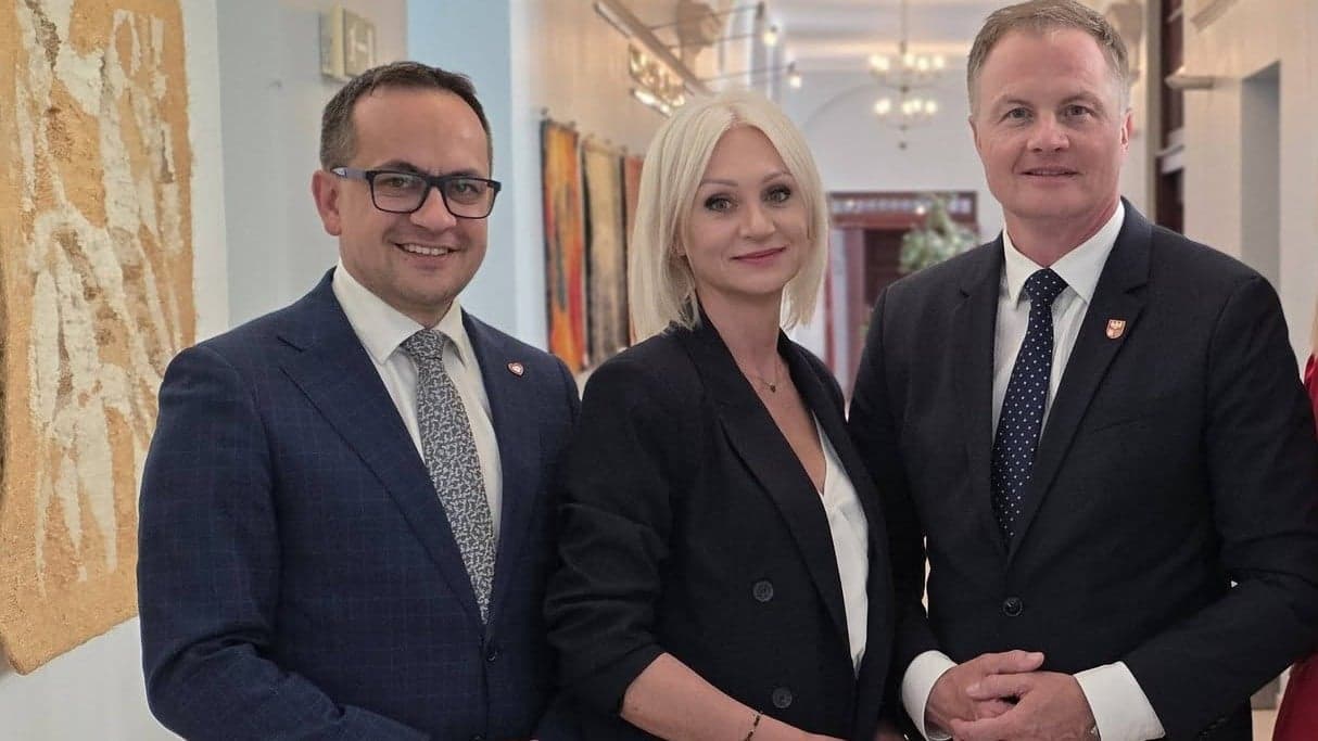 Urząd wynajmuje „mieszkania” za 850 zł ważnym politykom? Radna podała nazwiska władz województwa