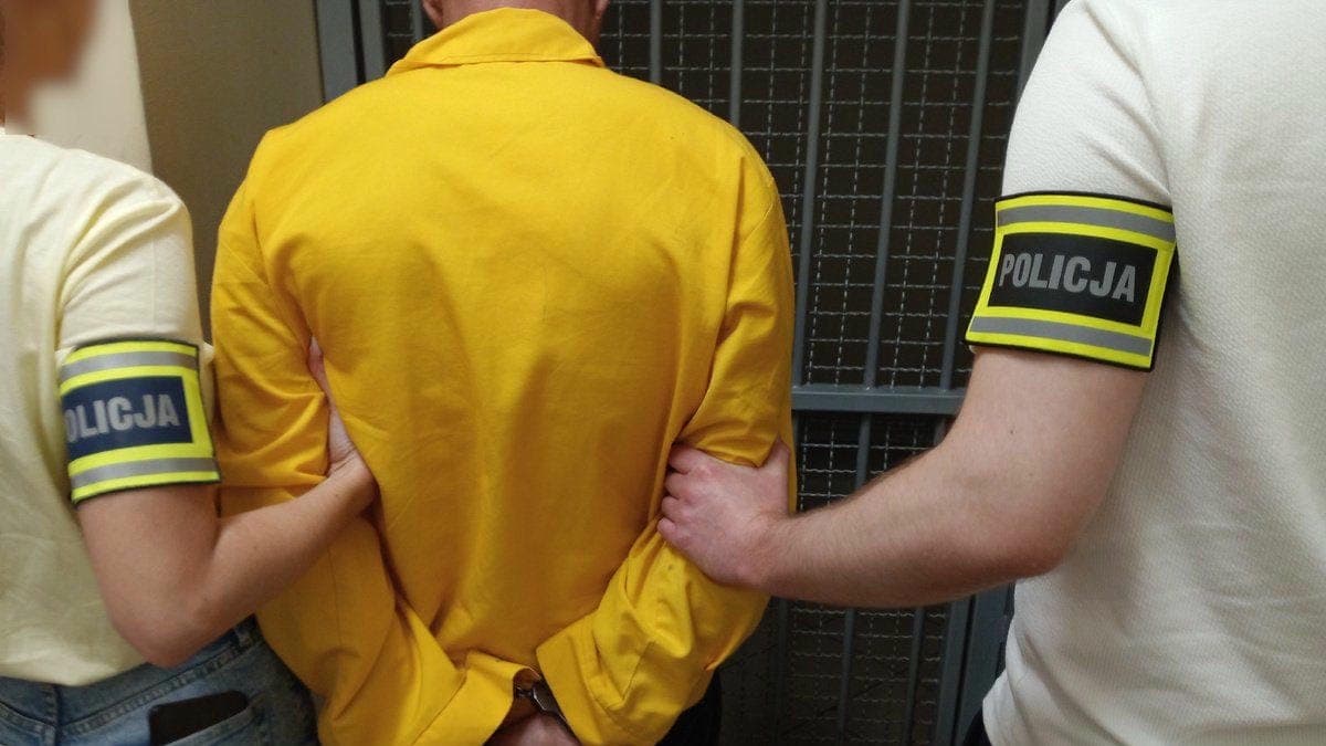 Podejrzany Citroen zwrócił uwagę policjanta. 43-latek zatrzymany na gorącym uczynku