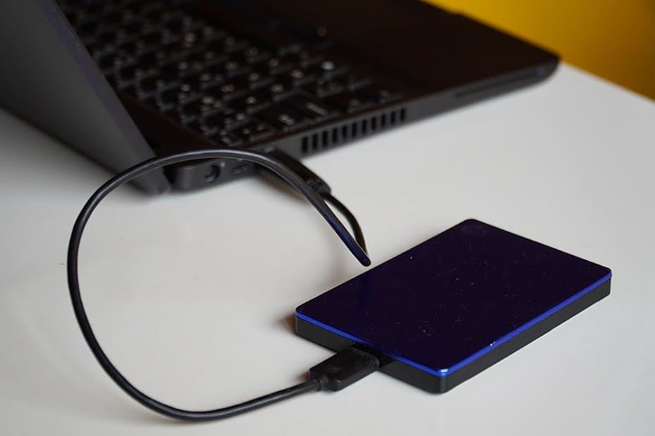 Czy powerbankiem naładuję laptopa?