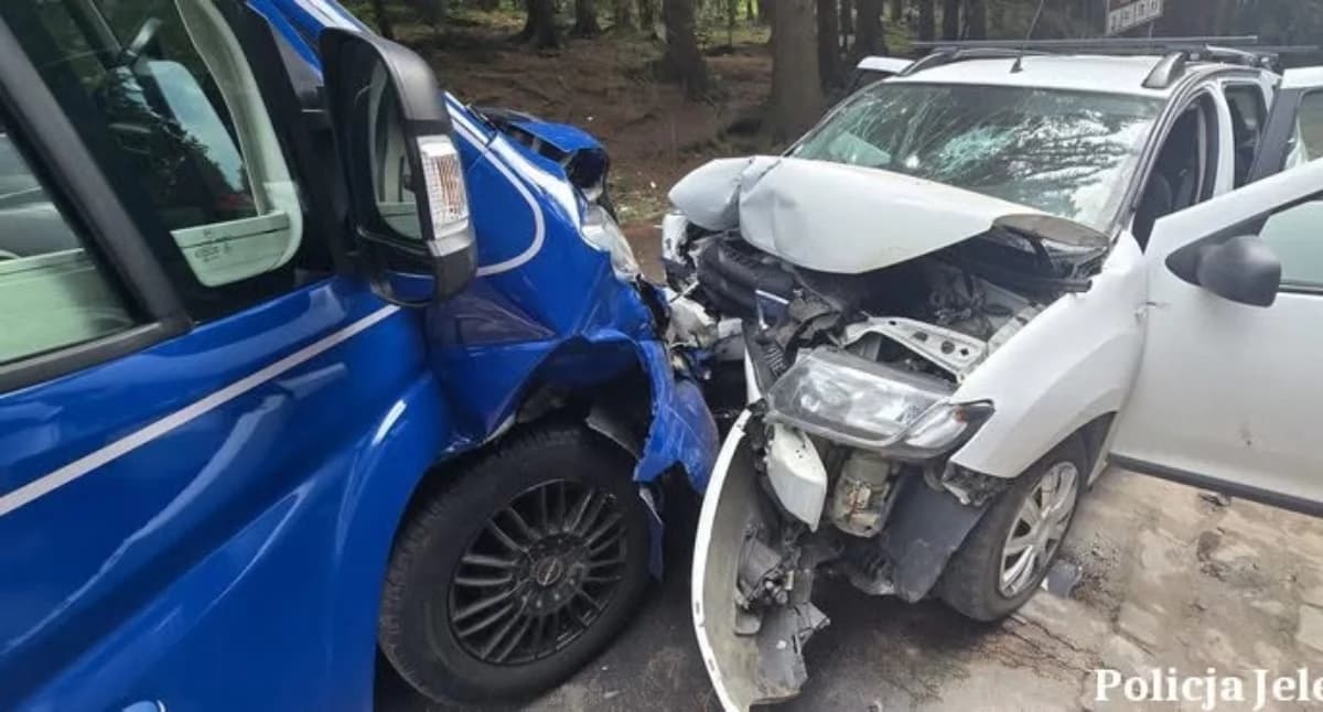 Groźny wypadek na Zakręcie Śmierci. Samoch…