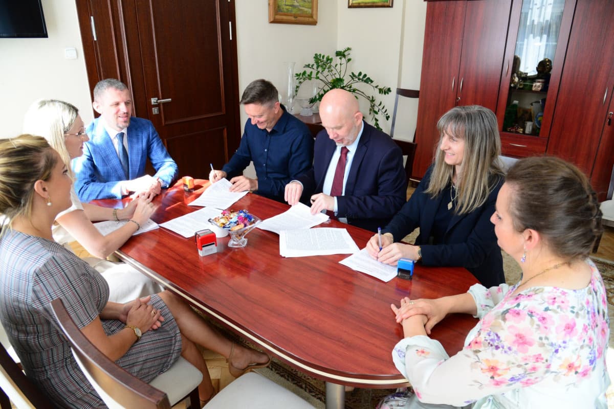 W Nisku powstanie winda w szkole. Gmina podpisała umowę na realizację inwestycji
