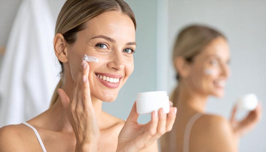 Krem z filtrem SPF na co dzień – kiedy zacząć i jak wybrać odpowiedni?