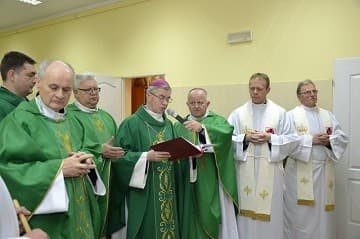 Ropczyce – (28.11.2018r) – XV lecie Warsztatów Terapii Zajęciowej „Caritas” i odsłonięcie tablicy pamiątkowej poświęconej pamięci Ks. Prałata Jana Delekty