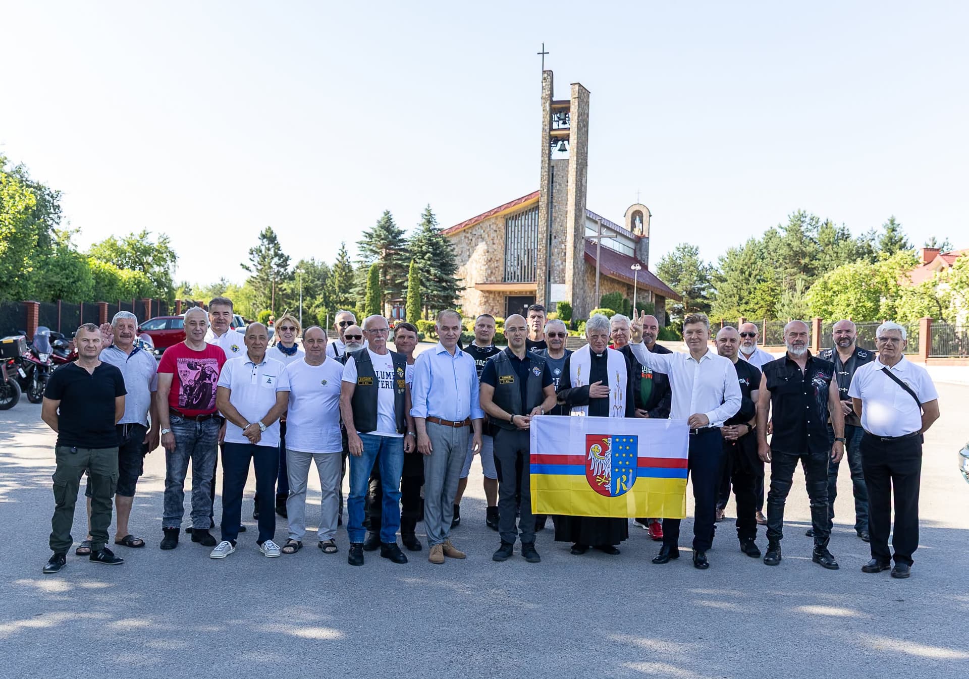Motocykliści uczcili pamięć ks. Romana Kotlarza. Za nami pierwszy rajd z Trablic do Koniemłot [+FOTO]