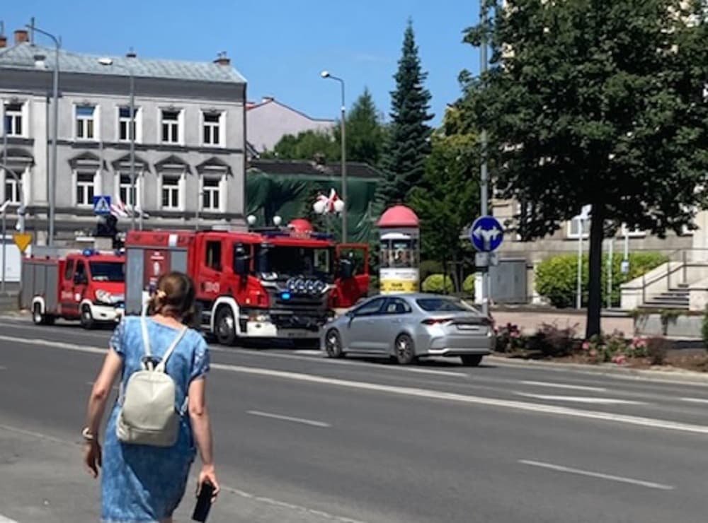 Alarm bombowy w centrum Radomia! Ewakuowano Miejski Urząd Pracy przed uroczystościami Czerwca ’76