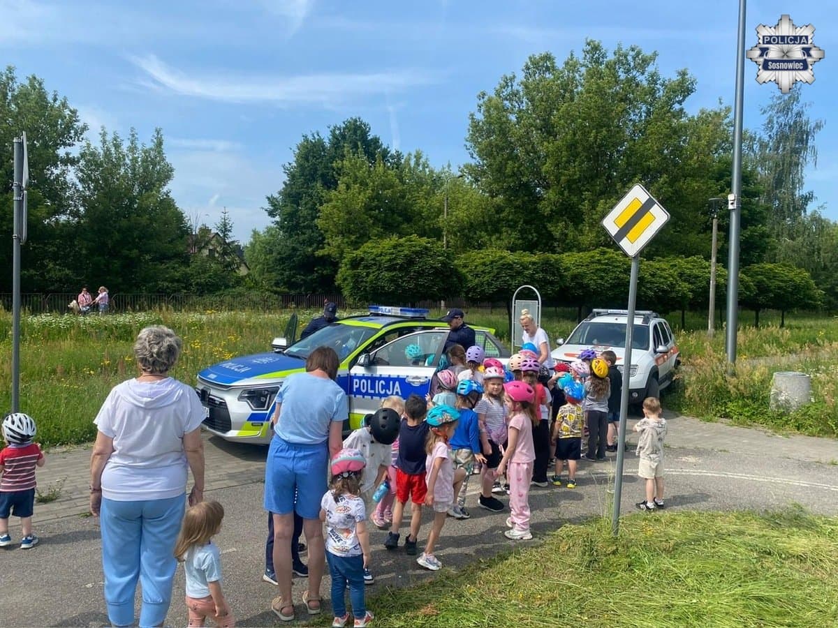 Sosnowiec: Policja wspierała egzaminy na kartę rowerową i uczyła bezpieczeństwa