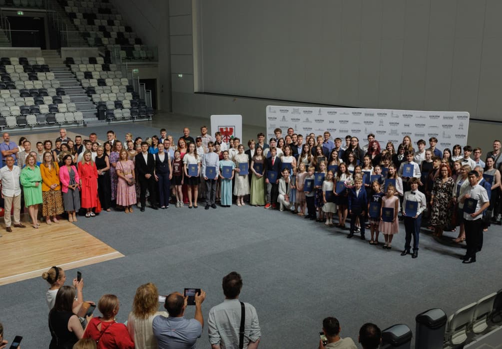 Stypendia dla uzdolnionych uczniów Prezydent Gorzowa Jacek Wójcicki po raz kolejny przyznał stypendia naukowe i artystyczne najzdolniejszym...