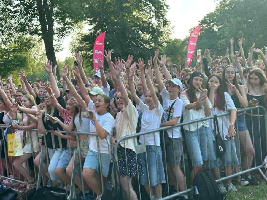 Gorąco i głośno było na wiankach w Wadowicach. Organizatorzy rozdali dziesięć tysięcy lodów