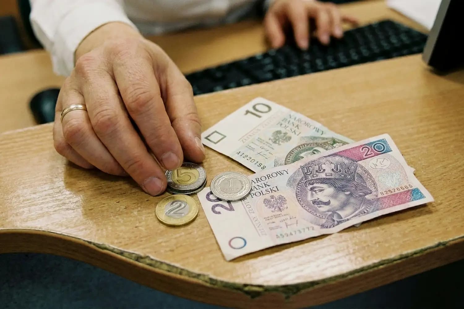Od dziś łatwiej o pieniądze na remont starego domu. Rząd zmienił zasady programu „Czyste Powietrze”