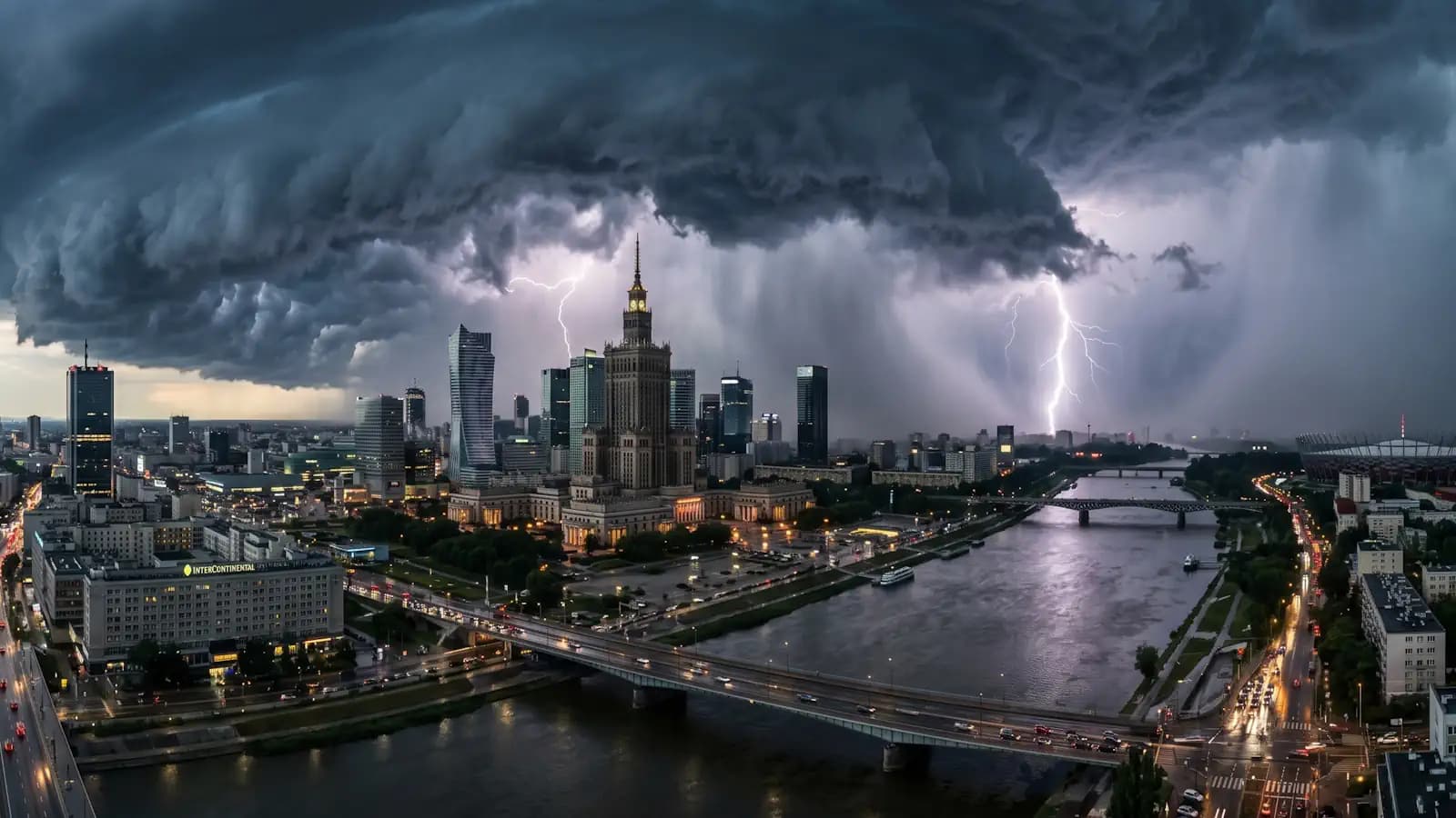 Po rekordowych upałach nadchodzą gwałtowne burze. Warszawa z ostrzeżeniem drugiego stopnia