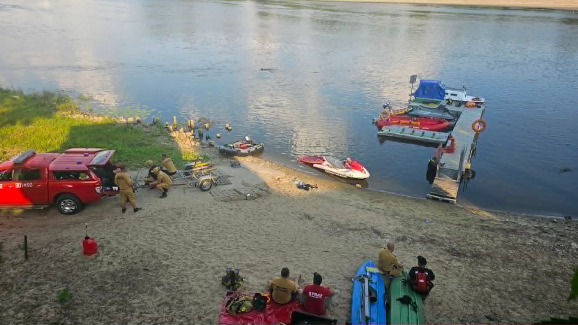 Tragedia pod Warszawą. Trwają poszukiwania 20-latka, który zniknął pod wodą w Narwi