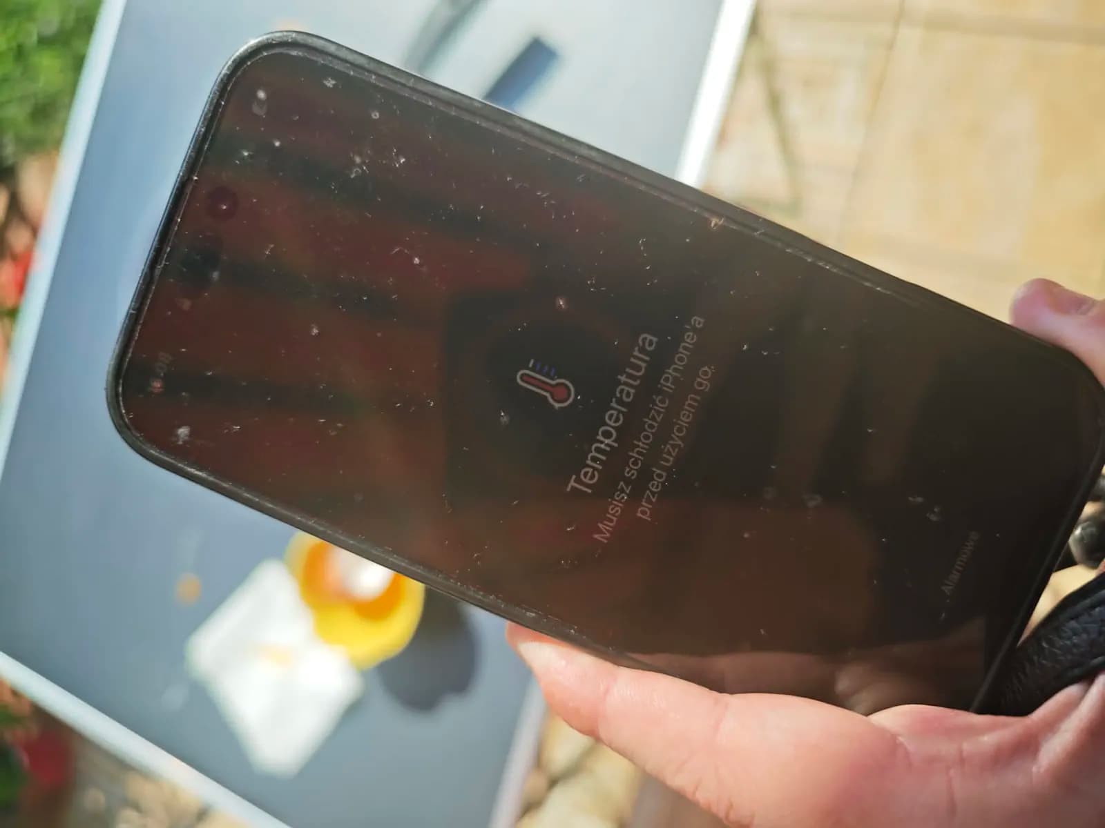 Upał wyłącza smartfony. Dziesiątki tysięcy Polaków nie może w ogóle używać telefonu