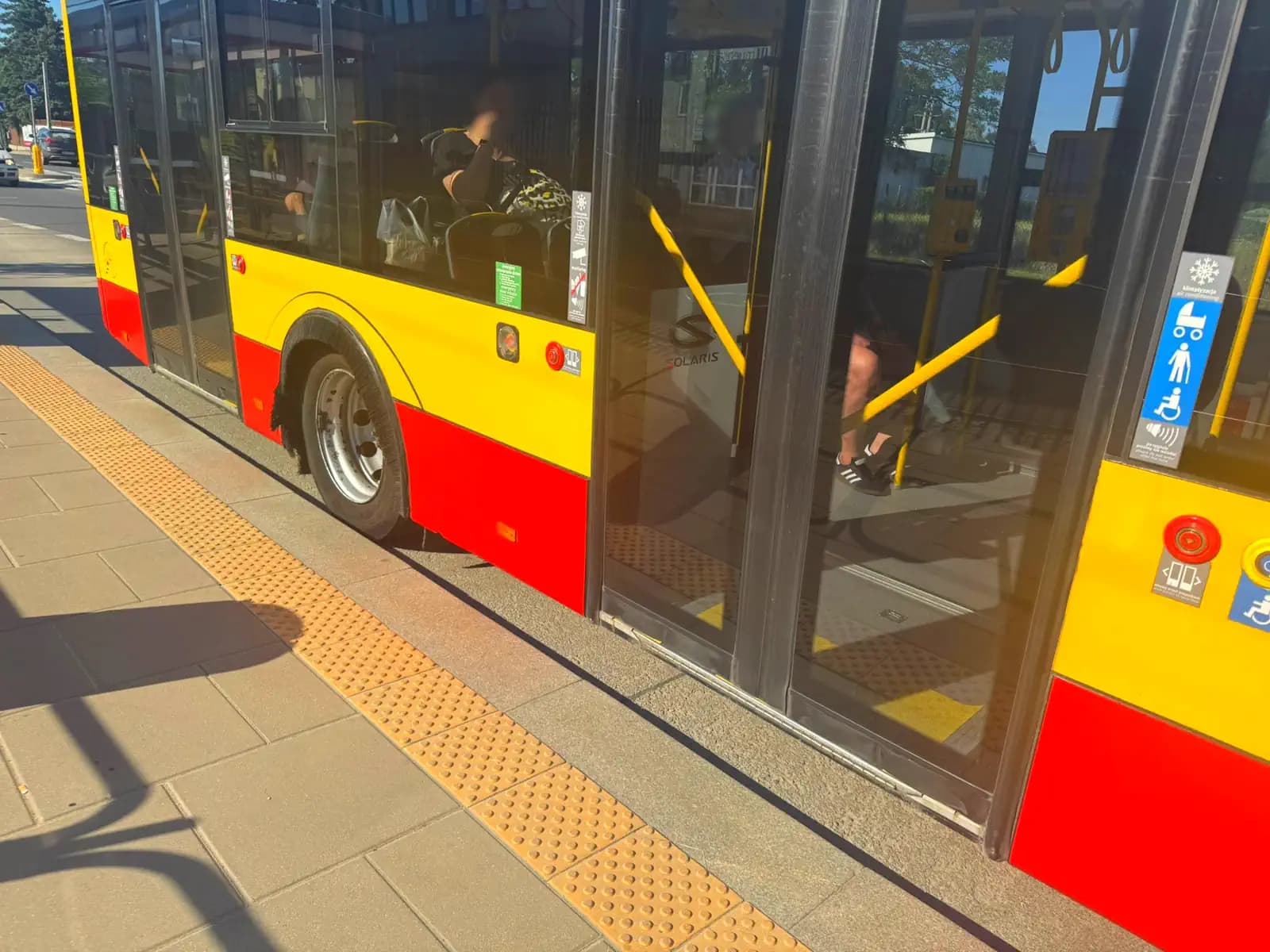 Są nieoficjalne ustalenia odnośnie przyczyn wypadku autobusu w Warszawie. Autobus sam mógł przyspieszać?