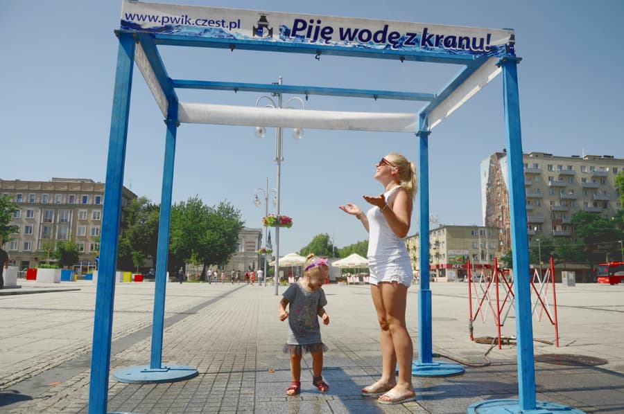 Kurtyny wodne w Częstochowie i poradnik na upały