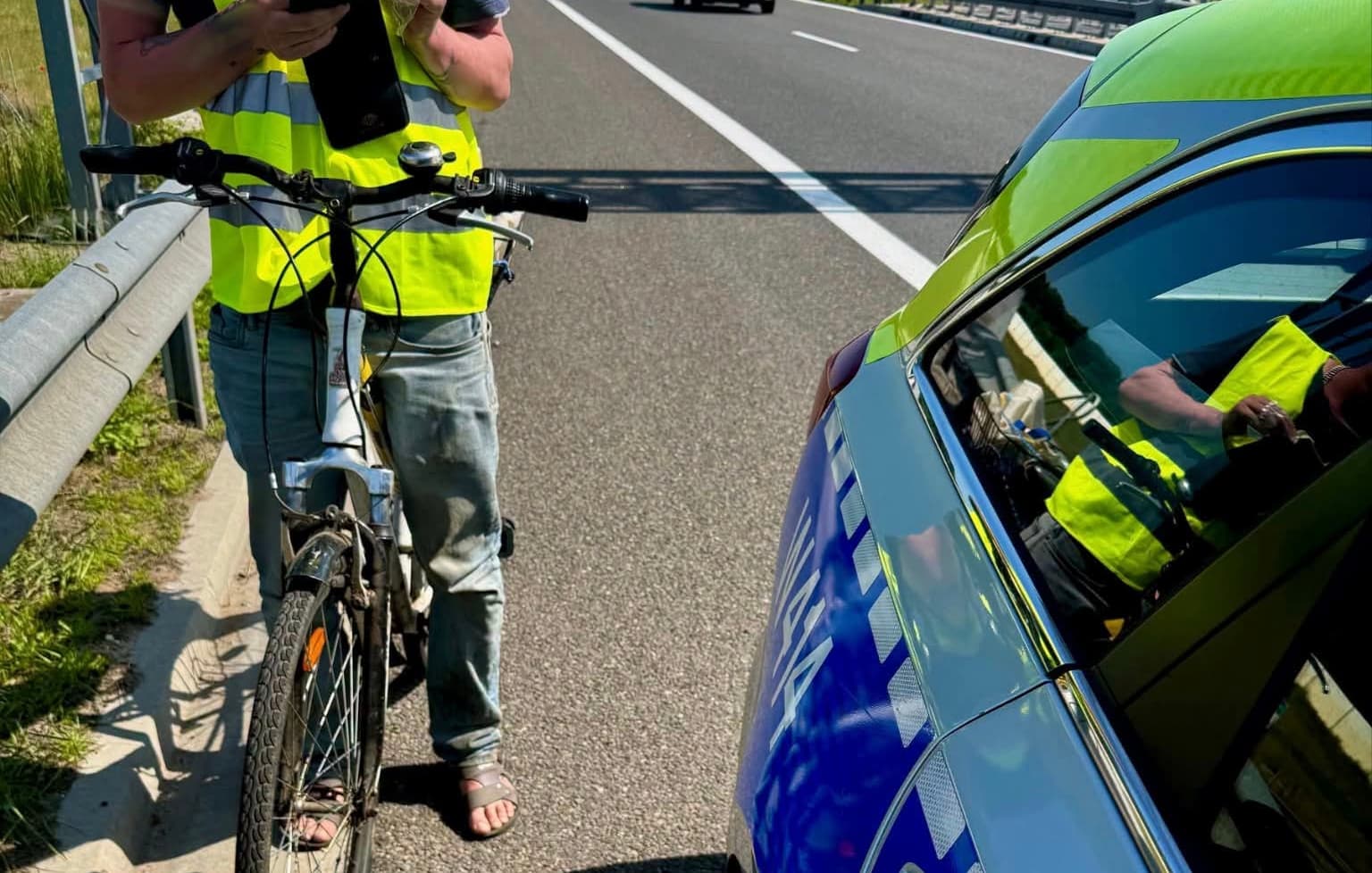 Rowerem po ekspresówce. Lotne premie z mandatami od policjantów z KPP Goleniów