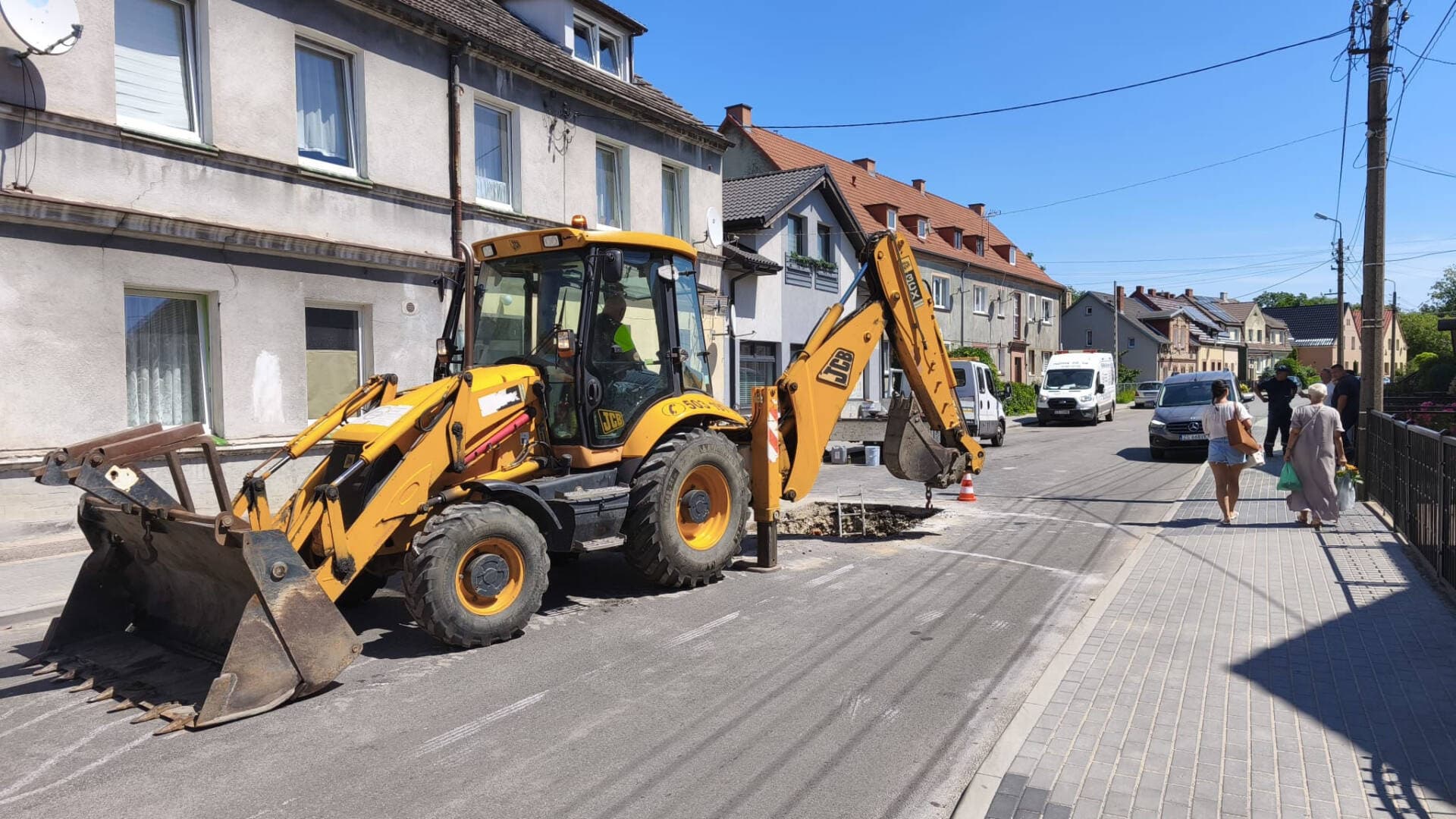Świeży asfalt pod „nóż”. Remont na ul. Konopnickiej