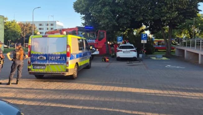 Incydent z podejrzaną przesyłką w Komendzie Powiatowej Policji w Iławie – ewakuacja i działania służb ratunkowych