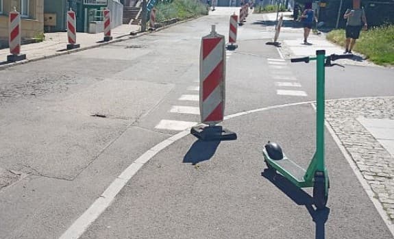 Zostawiasz hulajnogę byle gdzie? Referat ds. Wykroczeń już się Tobą zajmuje