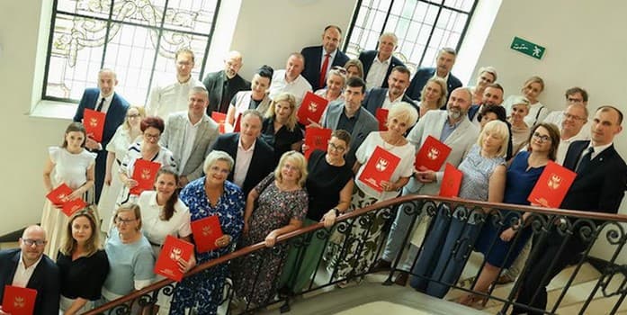 Przekazanie umów w ramach konkursu „Podaj łapę”