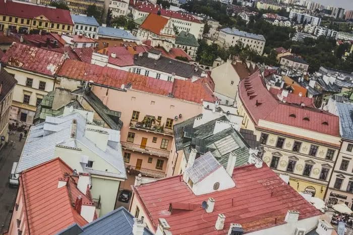 Powiat wchodzi w wakacyjny tryb. Zmiany obejmą urząd i pomoc prawną