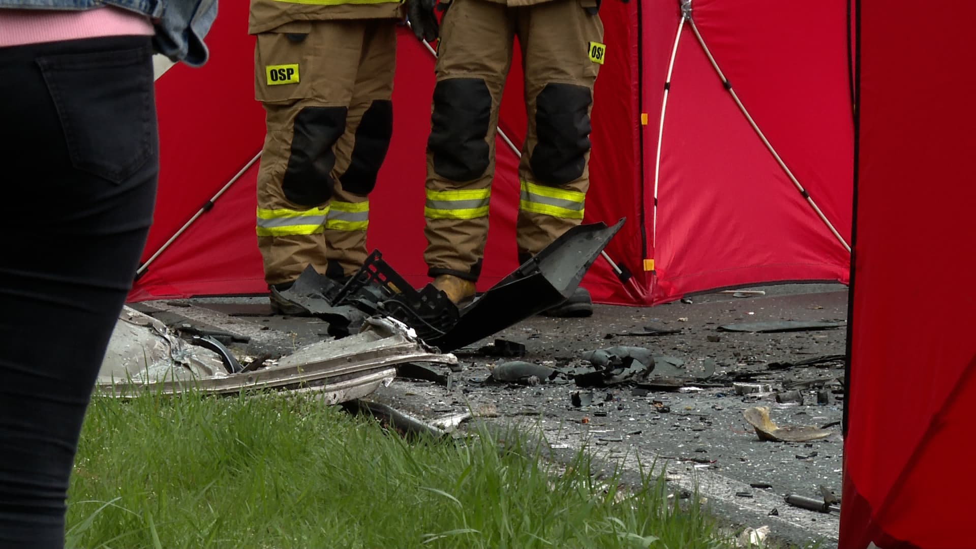 Tragiczny wypadek pod Grodziskiem. Nie żyją dwaj młodzi mężczyźni