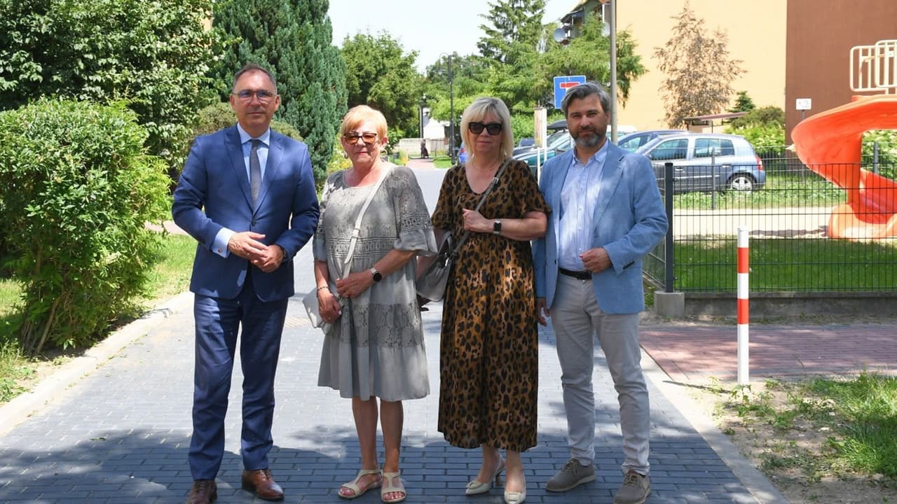 Nowe drogi i chodniki na osiedlu „Dążność” w Zakroczymiu. Gmina zakończyła inwestycję