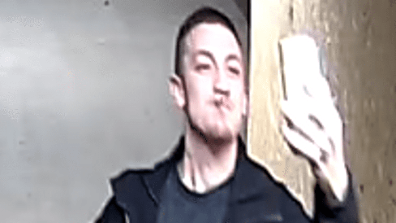To on zniszczył wyświetlacze w przejściu podziemnym! Rozpoznajesz go?