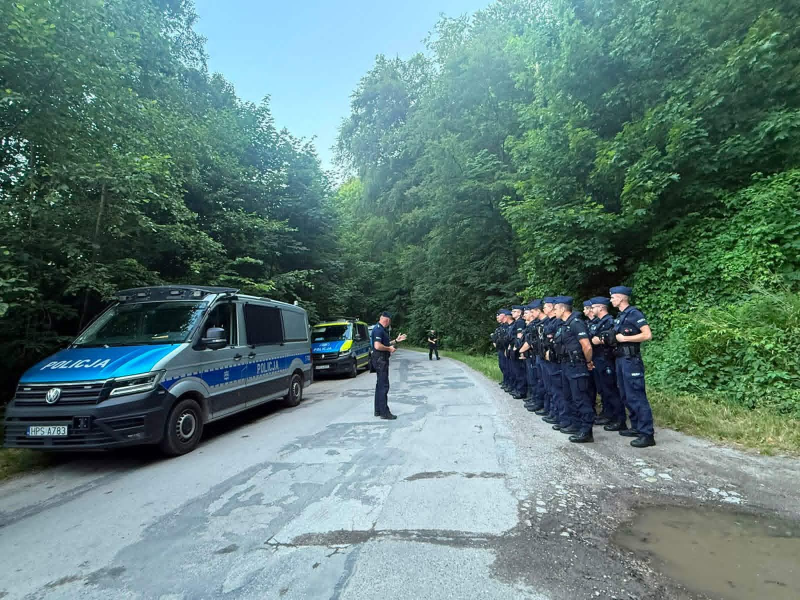 Policja poszukuje 65 – letniego mężczyzny. Działania w sprawie śmierci kobiety w Borkowie