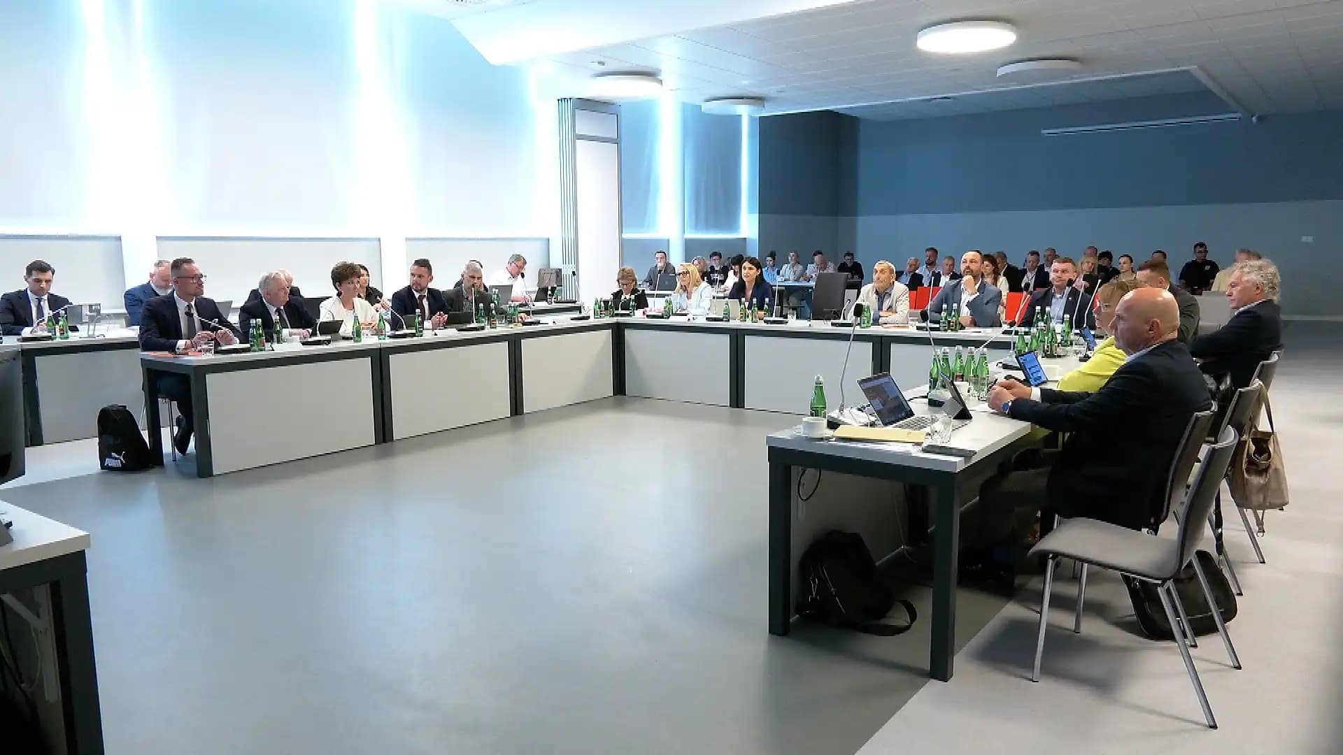 OGLĄDAJ NA ŻYWO | Czy Beata Klimek otrzyma absolutorium? [TRANSMISJA]
