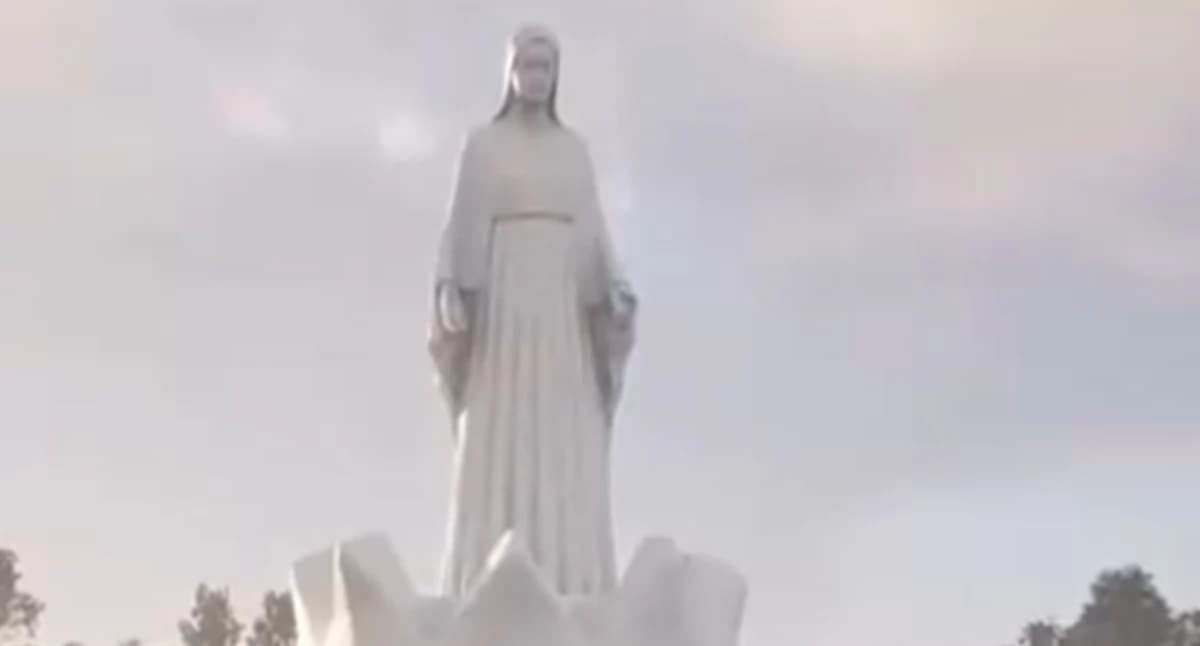 Milowy krok do końca! Monument Matki Bożej odsłania swoje piękno