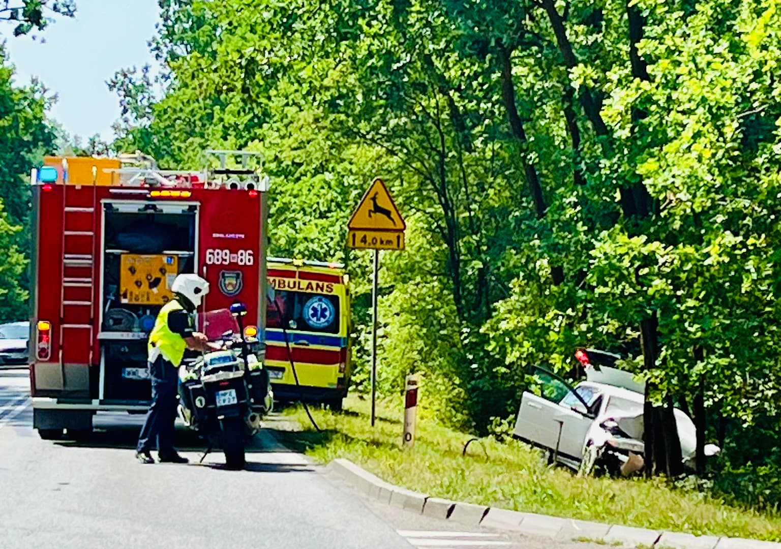 MARKI. Volvo wpadło do rowu na DW 631. Ułamki sekund…i mogło dojść do „czołówki”.