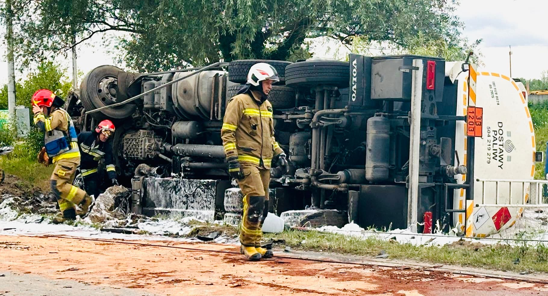 KLEMBÓW. Zderzenie dwóch cystern. W jednej 15 ton paliwa, a w akcji 15 zastępów straży pożarnej.