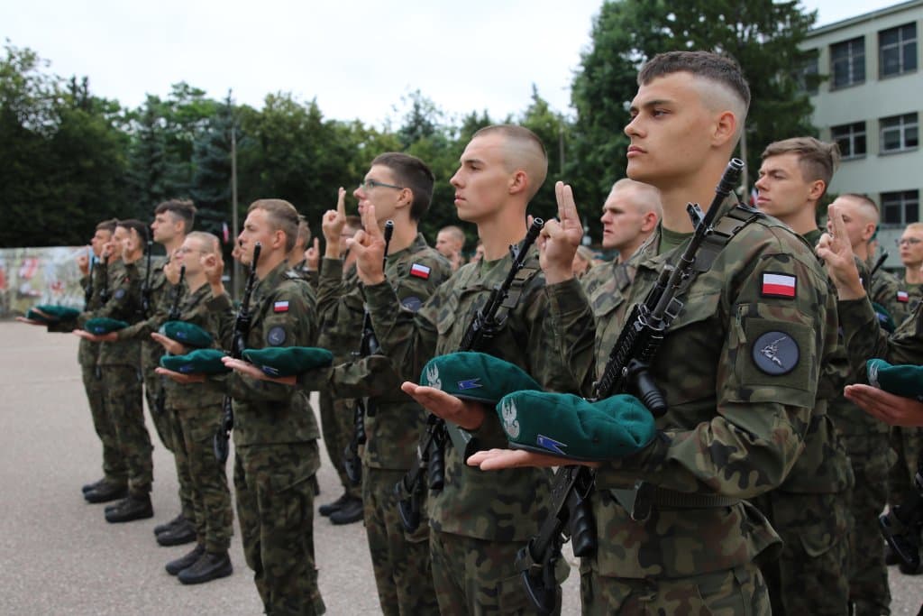 RegionPrzysięga wojskowa młodych ochotników. Kolejni już czekają w kolejce [ZDJĘCIA] 0