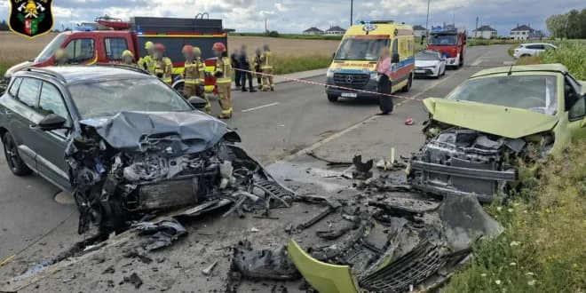 Czołowe zderzenie na ul. Polnej w Luboniu. Dwie osoby poszkodowane
