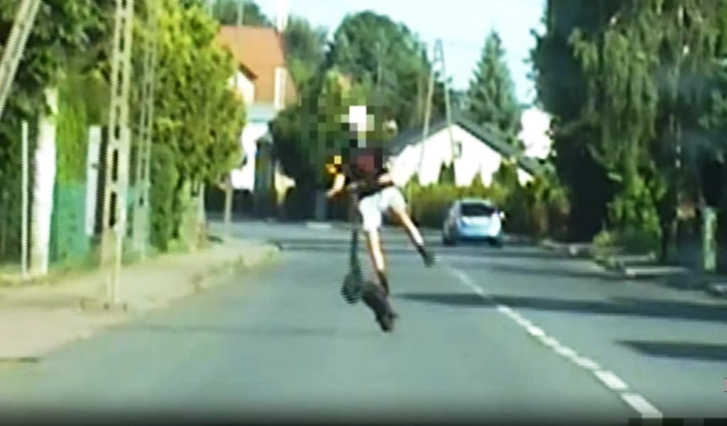 Jazda na jednym kole i bez trzymanki. 16-latek szalał na hulajnodze, sprawą zajmie się sąd [VIDEO]
