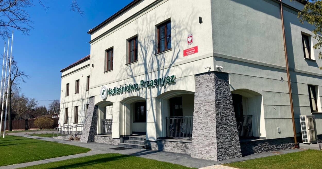 Nadleśnictwo Przasnysz szuka pracownika. Oferuje atrakcyjne zarobki i pakiet benefitów